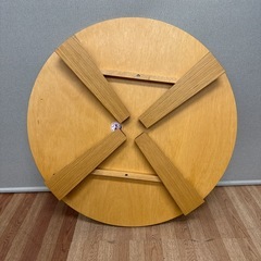 折りたたみ丸テーブルの画像