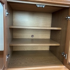 ガラス扉付き　チェストの画像