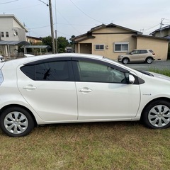 車　アクア　売り急いでますの画像