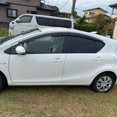車　アクア　売り急いでますの画像