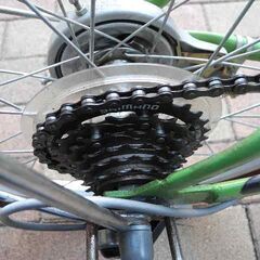 折畳み自転車　２０インチ　前カゴ付き　６段変速の画像