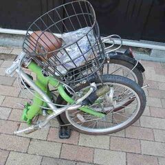 折畳み自転車　２０インチ　前カゴ付き　６段変速の画像