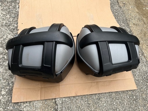 売れました！　BMW F800S 純正パニアケース　左右セット
