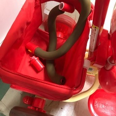 ★ジャングルジャングル貝塚店★ アンパンマン　三輪車　アンパンマンデラックス2 赤　デラックスII それいけ！アンパンマン　おでかけ　散歩　カゴ付き　セーフティガードあり　押棒あり　サンシェード　UVカット　貝塚市　二色浜　リサイクルショップの画像