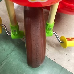 ★ジャングルジャングル貝塚店★ アンパンマン　三輪車　アンパンマンデラックス2 赤　デラックスII それいけ！アンパンマン　おでかけ　散歩　カゴ付き　セーフティガードあり　押棒あり　サンシェード　UVカット　貝塚市　二色浜　リサイクルショップの画像