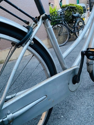 在庫してる良さげな中古部品を使って、値段の割に長持ちするよう仕上げました。見た目使用感丸出しですが、十分乗れますよ！防犯登録も込みなので、購入後、自転車屋さんに行くとかいう手間がなく、そのまま乗ってもらえます