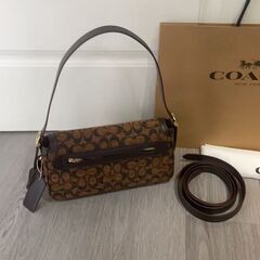 COACH シグネチャー ショルダーバッグ 茶色の画像