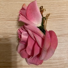 ヘアアクセサリー　ピンクバラの画像