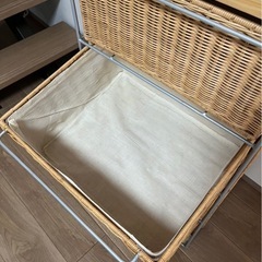 キャスター付き棚の画像