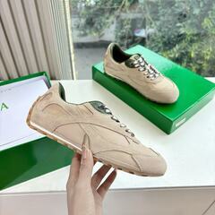 Bottega Veneta スエード スニーカー ベージュ チェック靴紐 レザーの画像