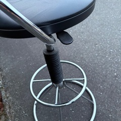 アップダウン式回転丸椅子の画像