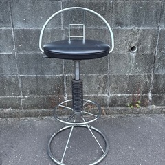 アップダウン式回転丸椅子の画像