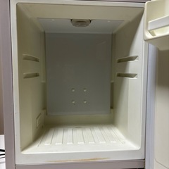 旅館などにある冷蔵庫の画像