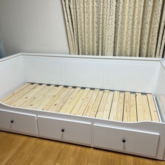 ベッドフレームの画像