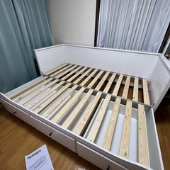 ベッドフレームの画像