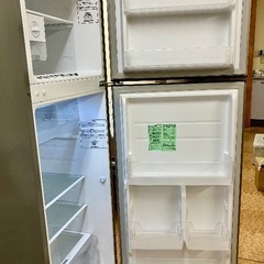 ハイセンス 冷蔵庫 幅55cm 227L シルバー HR-B2302 2ドア 右開き 大容量冷蔵室174L 自動霜取り スリムの画像