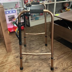 福祉用具•介護用品👴👵歩行器☘️折りたたみ式❗️キャスターなし安全に移動ができる☺️MEDEX黒•ゴールドの画像