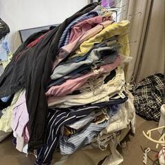 断捨離中、服50点＋オマケ付きの画像