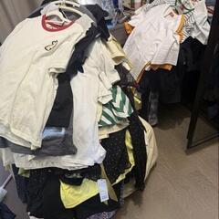 断捨離中、服50点＋オマケ付きの画像