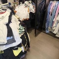 断捨離中、服50点＋オマケ付きの画像