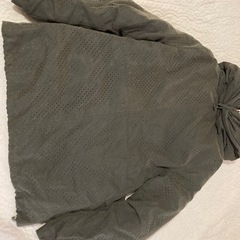 かっこいいモスグリーンダウンジャケットの画像