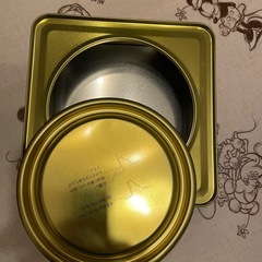 空の缶　柿の種の画像