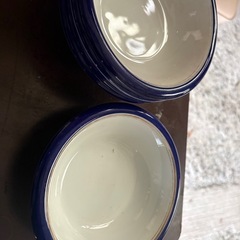 丼皿とお皿の画像