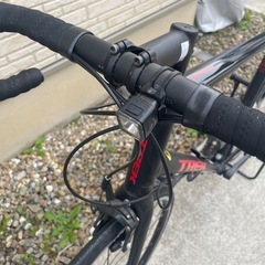 ロードバイク　トレック　DOMANE AL2　空気入れ、スタンド 付き　室内保管　の画像