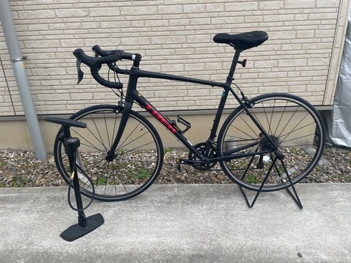 ロードバイク　トレック　DOMANE AL2　空気入れ、スタンド 付き　室内保管