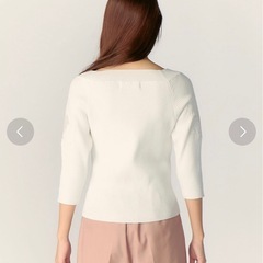 レッセパッセ　スクエアネック袖刺繍ニットプルオーバー　アイボリー（白）　Mの画像