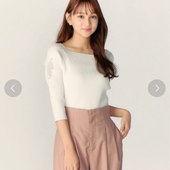 レッセパッセ　スクエアネック袖刺繍ニットプルオーバー　アイボリー（白）　Mの画像