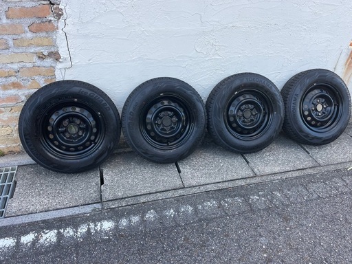 スタッドレスタイヤ　パッソ　アクア　等