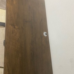 昇降式デスクとオフィスチェアの画像