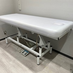 引き取り限定！電動で高さ調整可能☆施術ベッドの画像