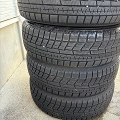 スタッドレスタイヤ14インチの画像