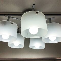 5灯式シーリングライトC-080P-5 シェード角度調節可能 LED電球 パナソニック LDA7D-G 5灯付き NITORI照明器具 清掃/点灯確認済みの画像