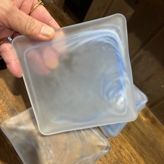 マーブル模様のガラス皿4枚の画像