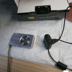 Nikon　S520　デジカメ　バッテリーはついてますが　SDカードは入れてませんの画像