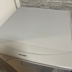 137L単身用冷蔵庫の画像