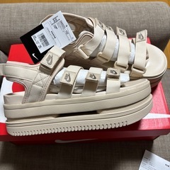 新品ナイキ　ウィメンズ　アイコン　クラシック　サンダル　25cmの画像