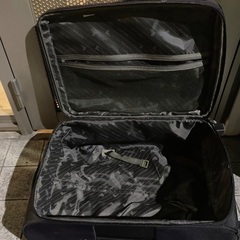 ブランド黒スーツケース65.40.30センチの画像