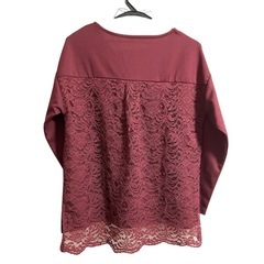 後ろレースのトップスの画像