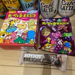 お話し中です。
飲み物とお菓子のセットの画像
