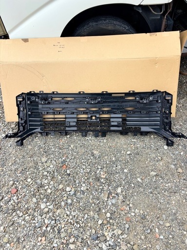 【美品】デリカ D5 純正 フロントグリル MITSUBISHI 