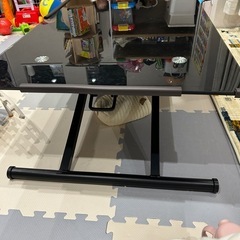 ガラステーブルの画像