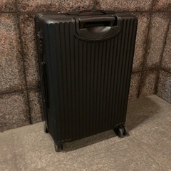 ほぼ新品🔴カーボン素材の超軽量スーツケース65.45.25センチほぼ新品大型サイズも出品してますの画像