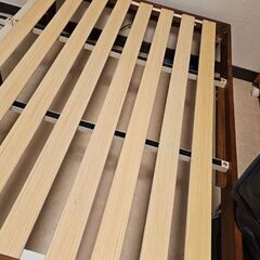 ダブルベッドフレームの画像