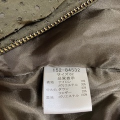 かっこいいモスグリーンダウンジャケットの画像