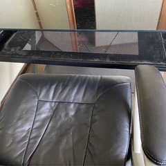 ガラステーブルと椅子
の画像