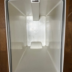 足踏み式ゴミ箱の画像